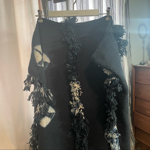 🌿Anthro Tye Die fringe Throw - Picture 3 of 9